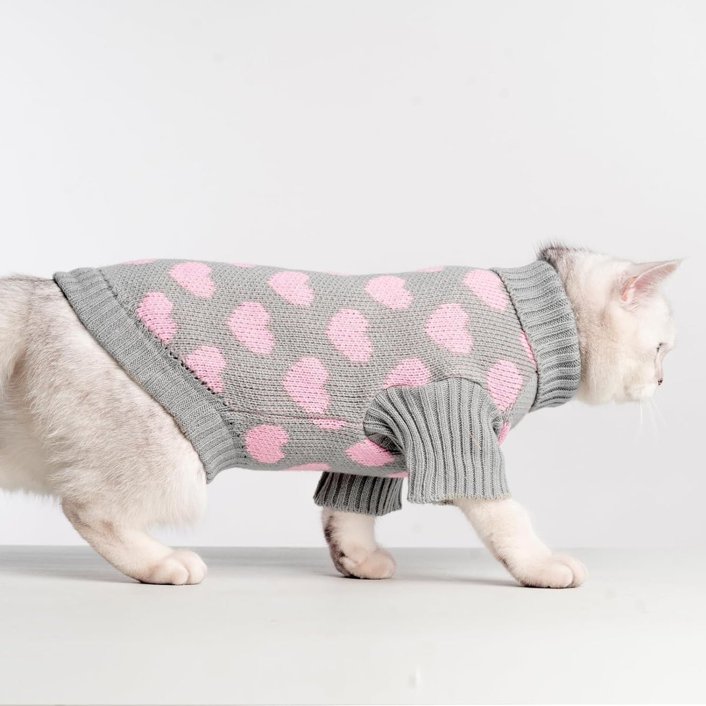  Valentine's Day Pet Sweater: Cozy Heart Pattern, Soft Knit, Warm Turtleneck for Small Cats and Kittens in Gray