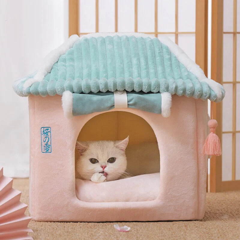 Cozy Fully Enclosed Winter Cat House - Super Soft Sleeping Bed for Warmth and Comfort.